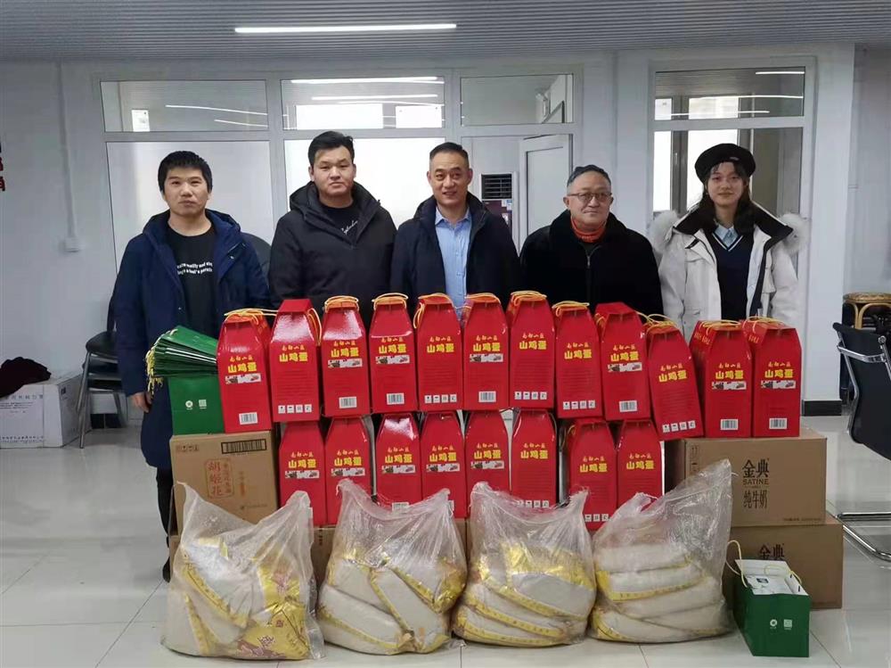 새해에 따뜻함을 보내 사람들의 마음에 활력을 불어넣고 따뜻한 마음을 전하세요. 산업개발카지노 게임 방법이 Chujiazhuang Assistance Village를 방문했습니다.